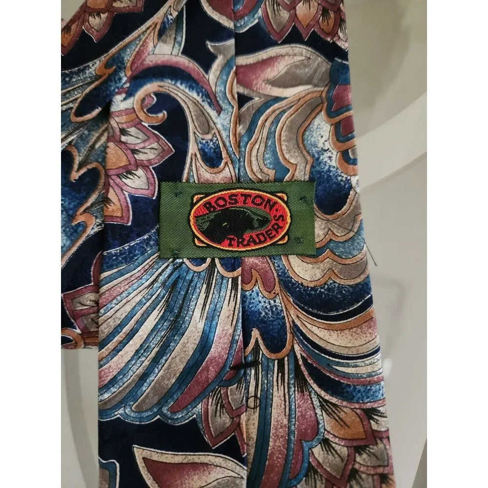Vintage Boston Traders 100% Silk Men's Necktie‎ Blue Multicolor.